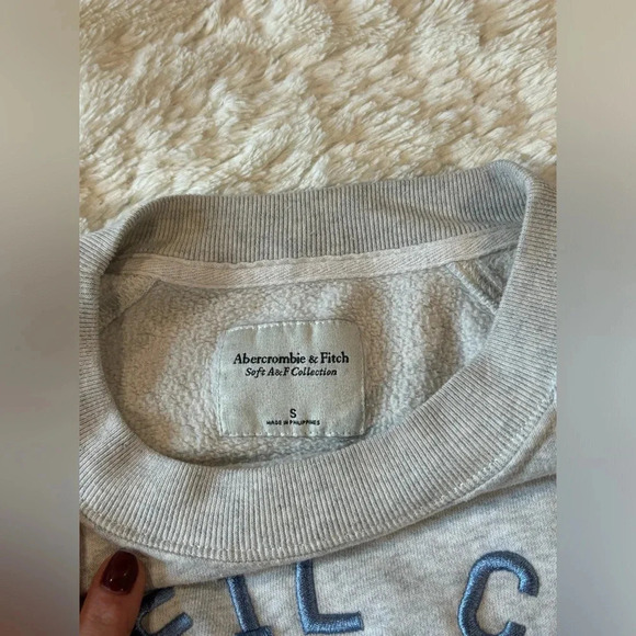 Abercrombie & Fitch Crewneck Sweatshirt - Picture 3 of 3